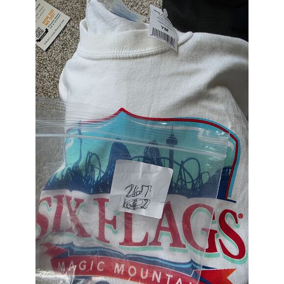 SIX FLAGS MAGIC MOUNTAIN White New 2019 Youth T-Shirt SZ Youth Medium - NWT - Picture 6 of 6
